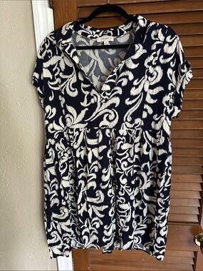Umgee Navy and White Scroll Print V-Neck flowy dress